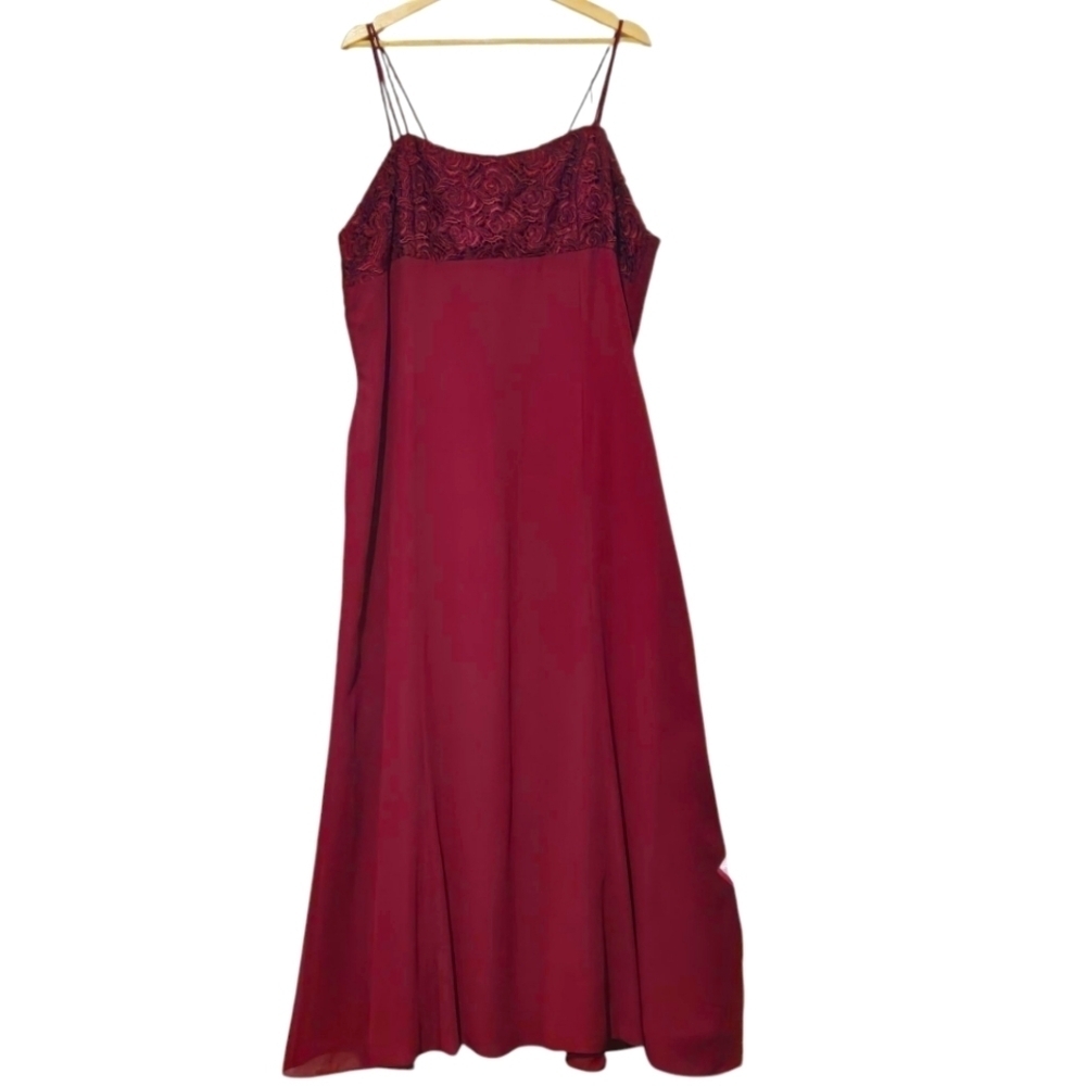 DOLLAR Elegant Burgundy Women's Spaghetti Strap Flower Detail Formal Dress 18W